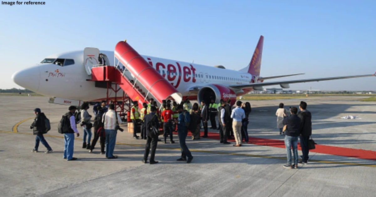 SpiceJet aircraft's tyre bursts on landing in Mumbai, passengers disembarked normally